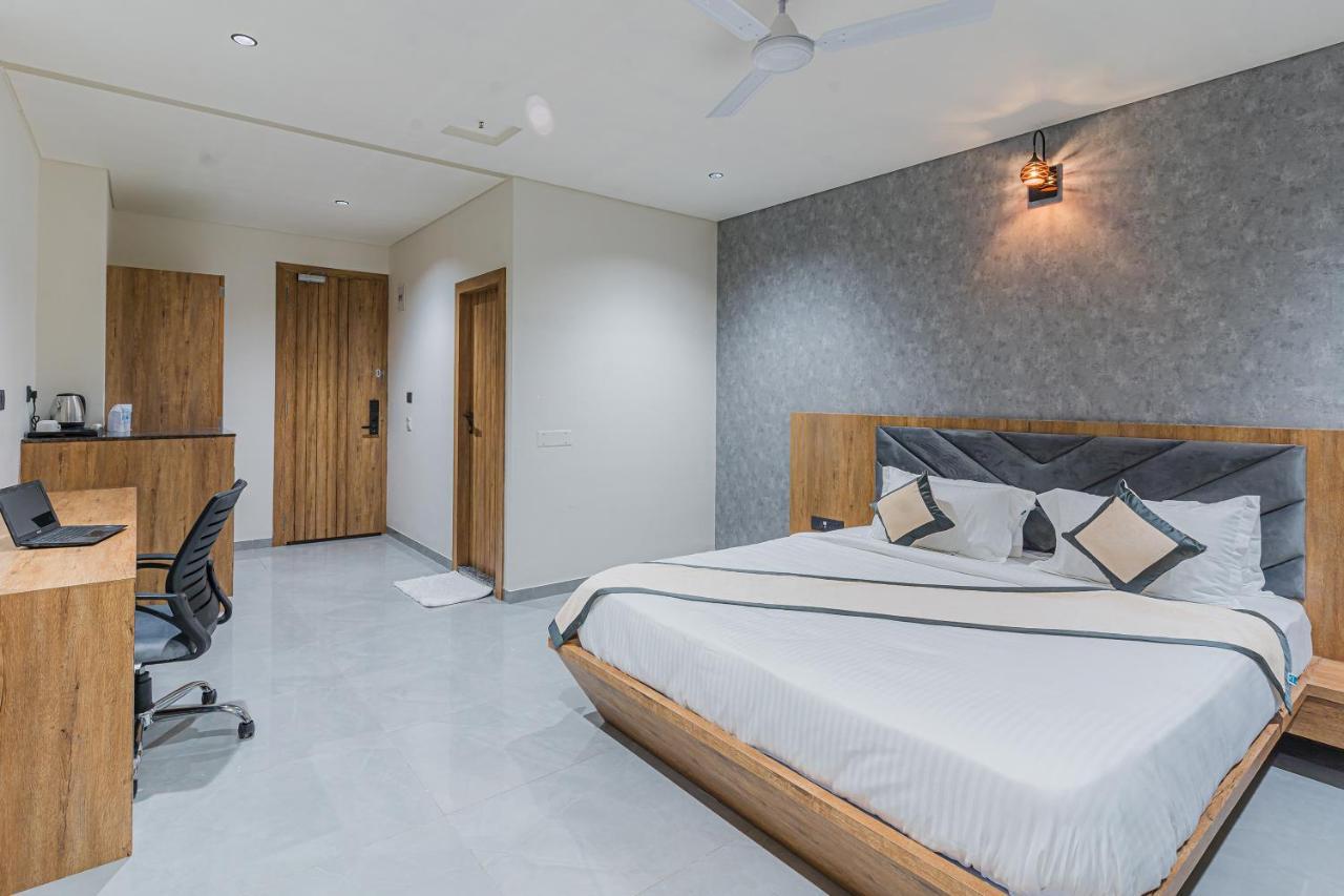Hotel The Grand Heaven Gandhinagar Exteriör bild