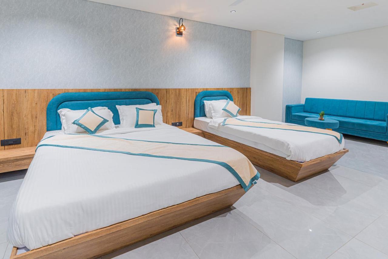 Hotel The Grand Heaven Gandhinagar Exteriör bild