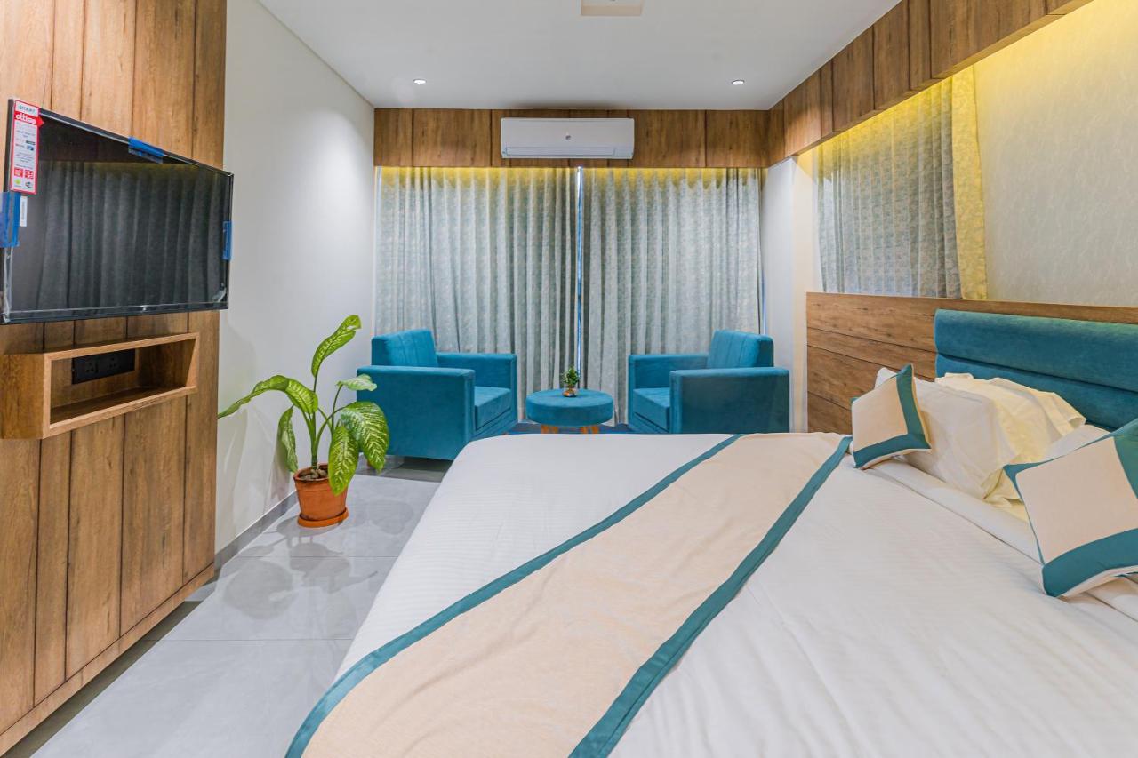 Hotel The Grand Heaven Gandhinagar Exteriör bild