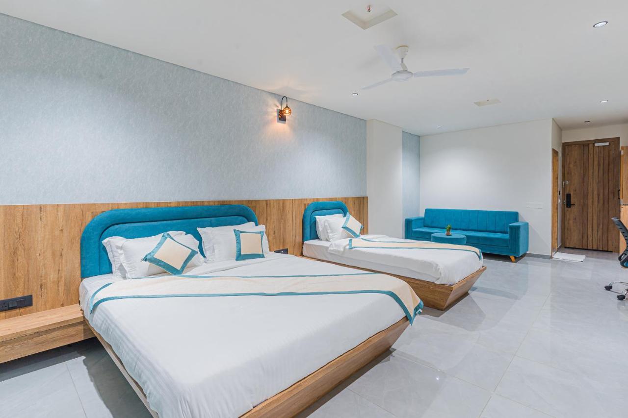 Hotel The Grand Heaven Gandhinagar Exteriör bild